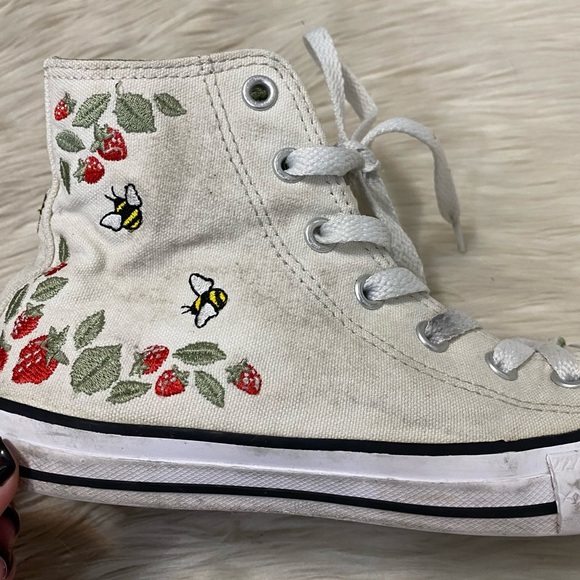 Converse White Strawberry Embroidered Berries and Bees High Top Sneakers - Picture 15 of 16